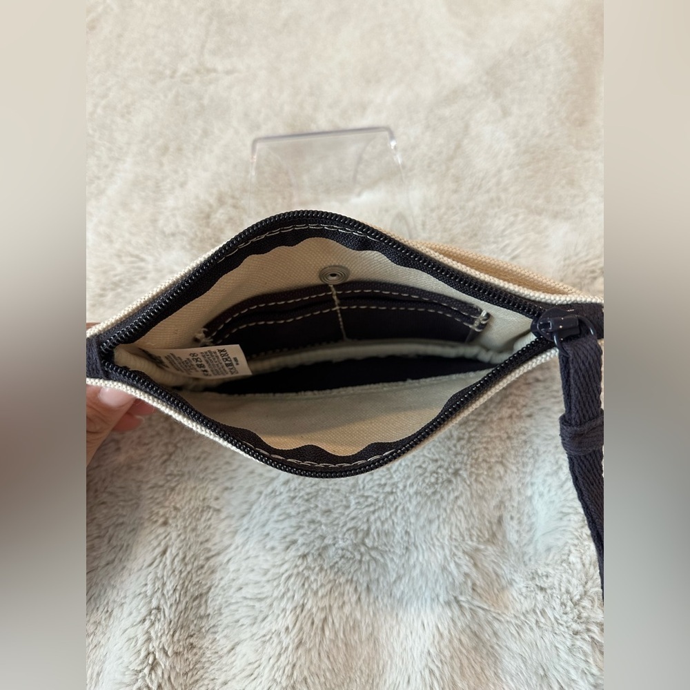 Lands’ End Off-White & Blue Wristlet – 100% Cotton – 7.5″ × 5.5″ - Picture 3 of 4